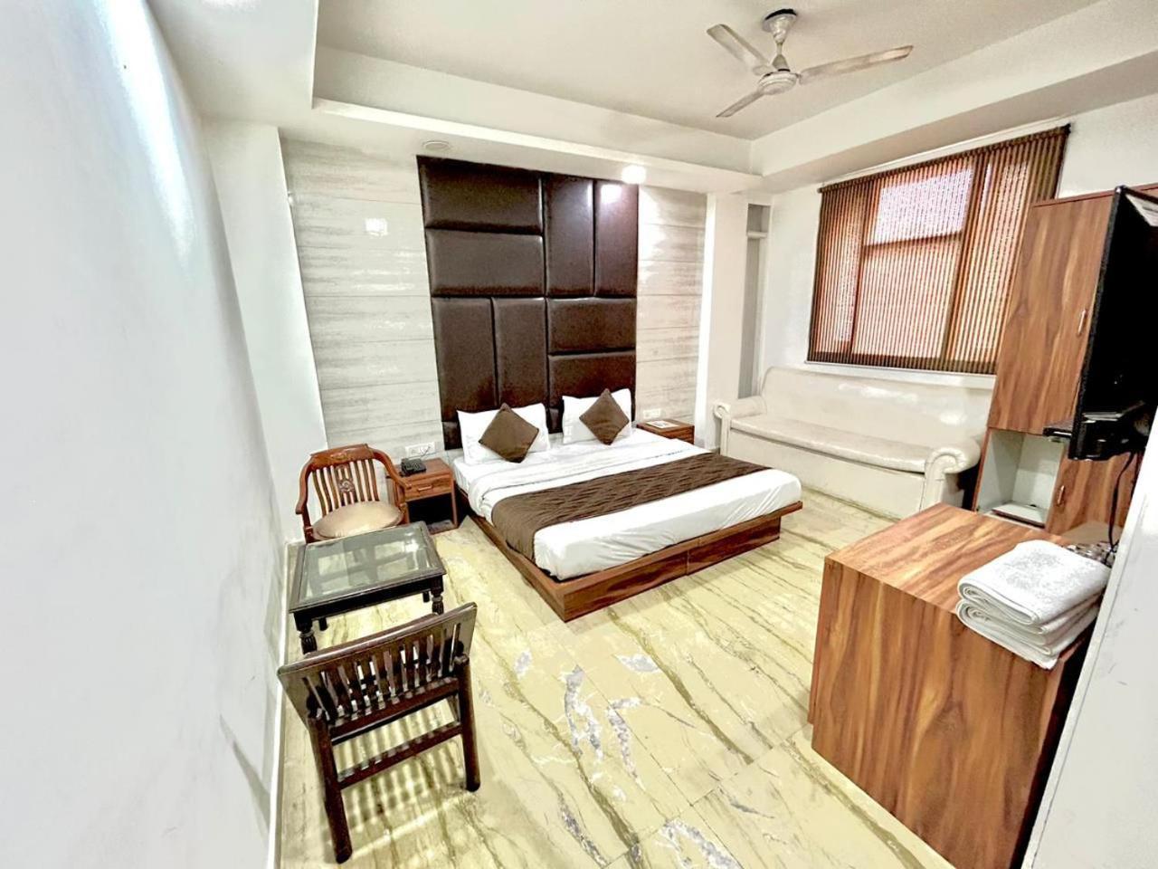 Hotel Spb 87 Near Karol Bagh Metro Station Delhi מראה חיצוני תמונה