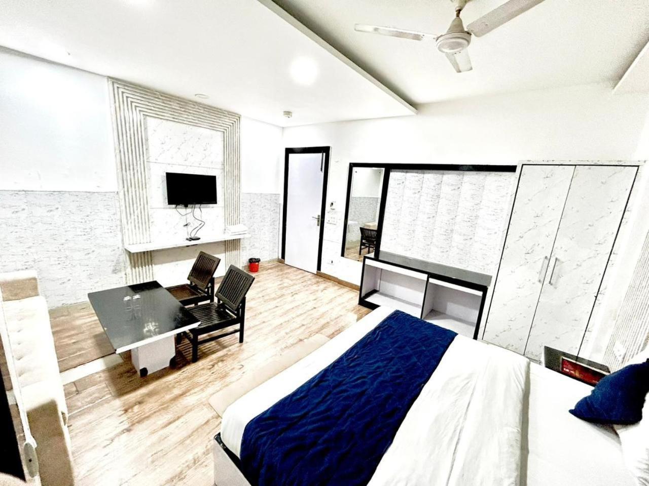 Hotel Spb 87 Near Karol Bagh Metro Station Delhi מראה חיצוני תמונה