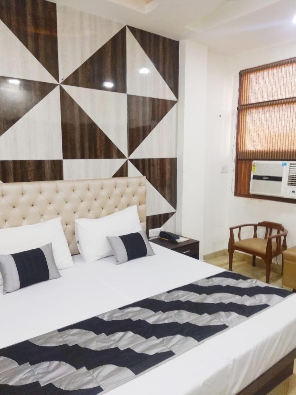 Hotel Spb 87 Near Karol Bagh Metro Station Delhi מראה חיצוני תמונה