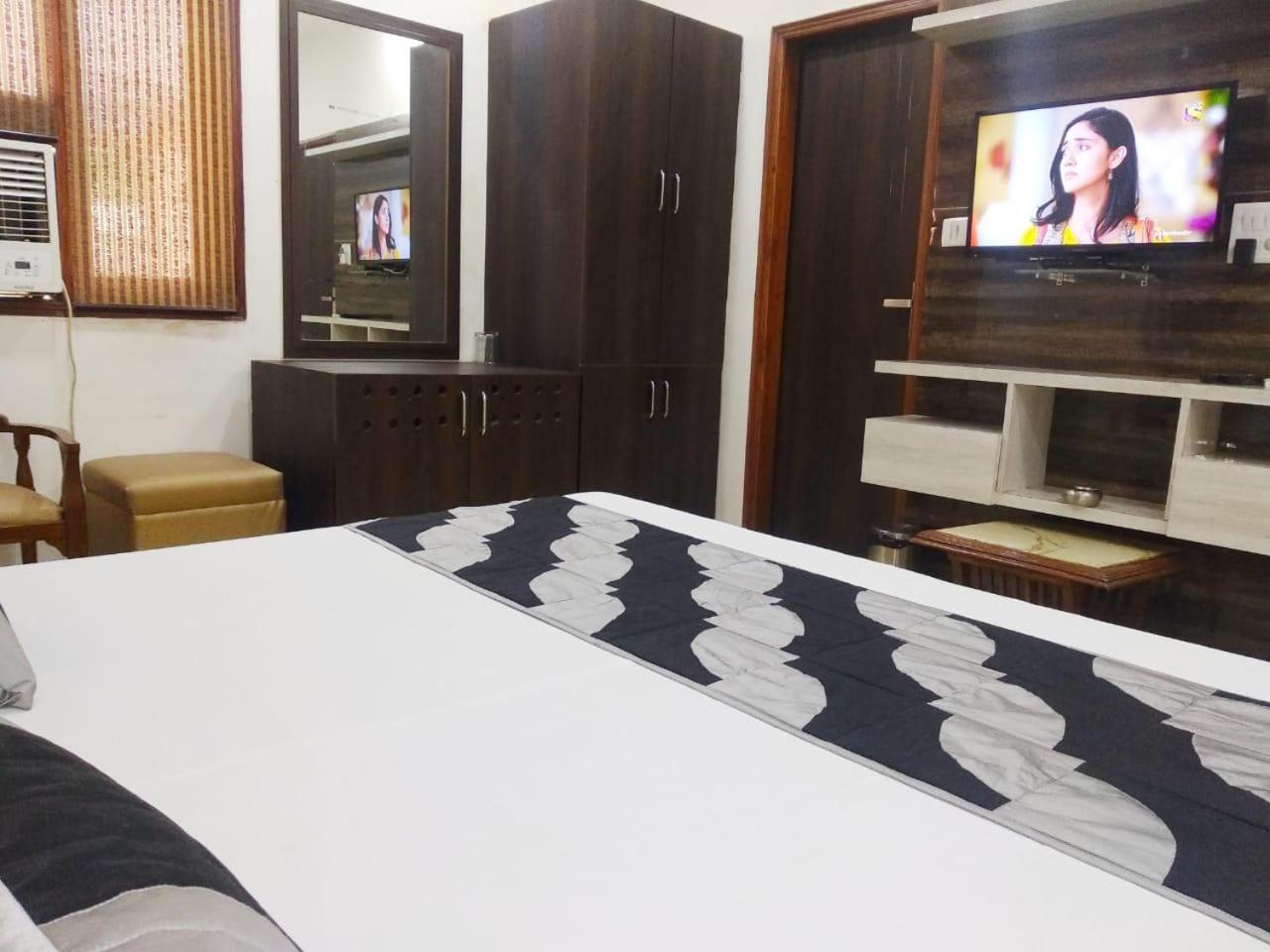 Hotel Spb 87 Near Karol Bagh Metro Station Delhi מראה חיצוני תמונה