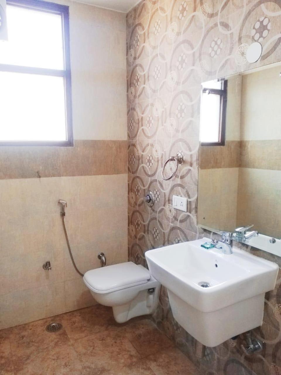 Hotel Spb 87 Near Karol Bagh Metro Station Delhi מראה חיצוני תמונה